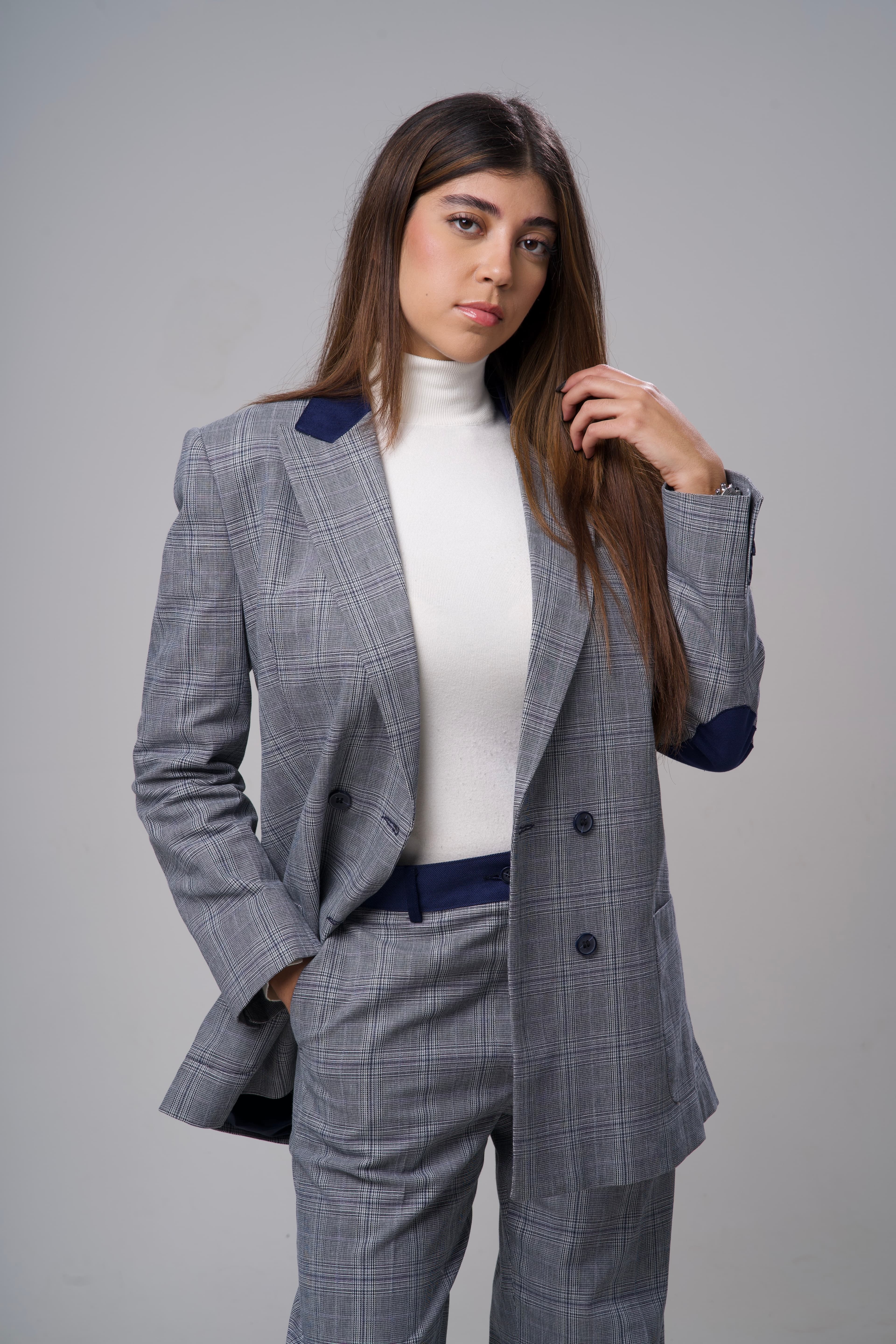 Femme de Pouvoir — No.3